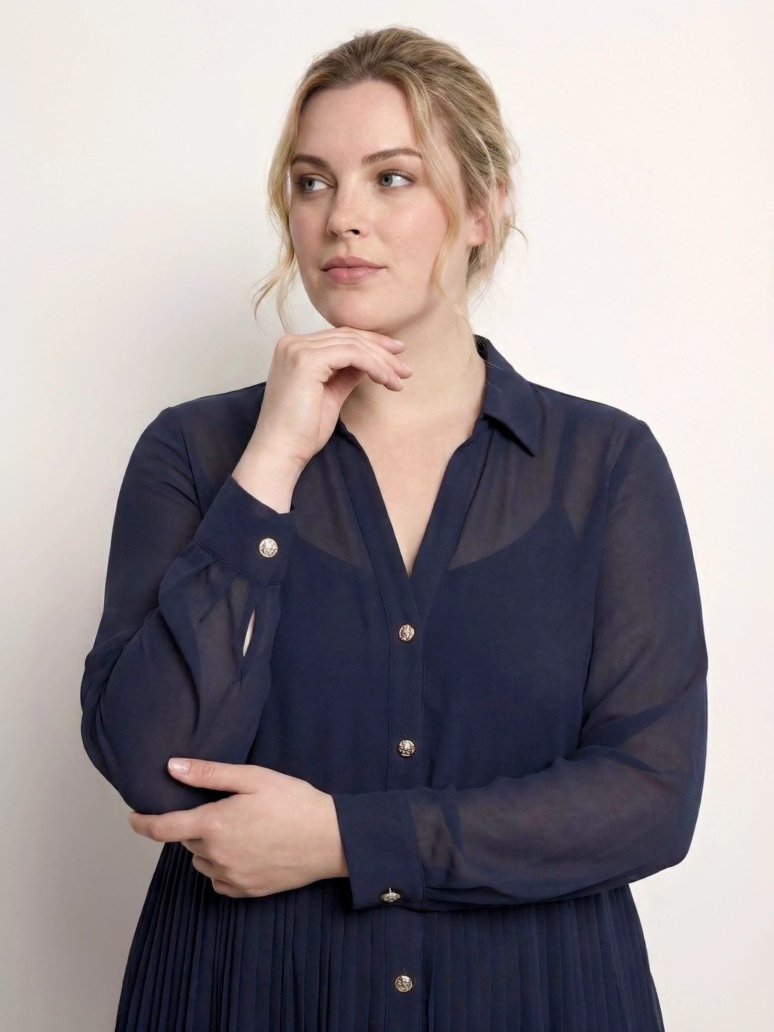 Платье с плиссированной юбкой темно-синего цвета на подкладке